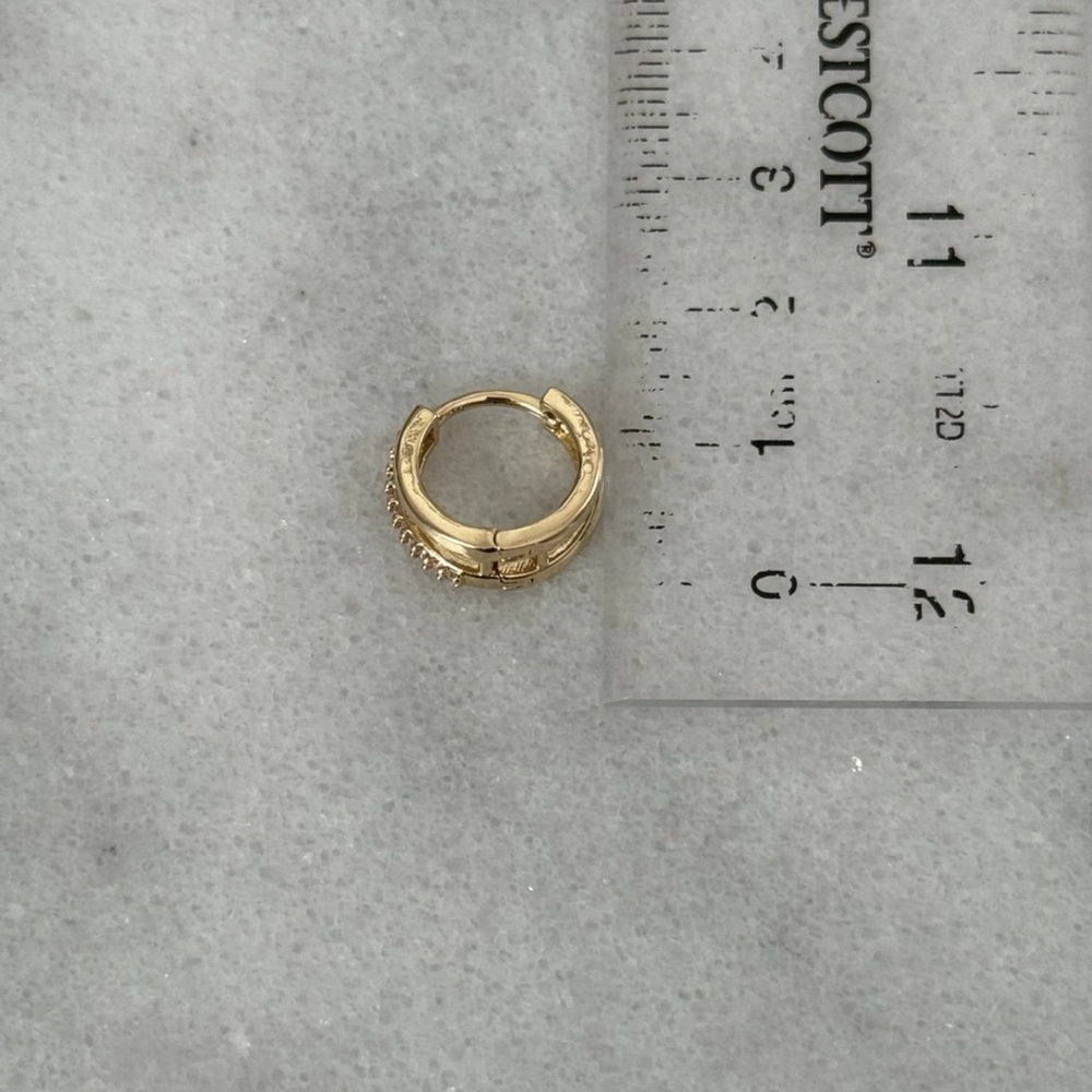 Gold Crystal Double Hoop Split Huggie Earrings
Brand New - Picture 3 of 5